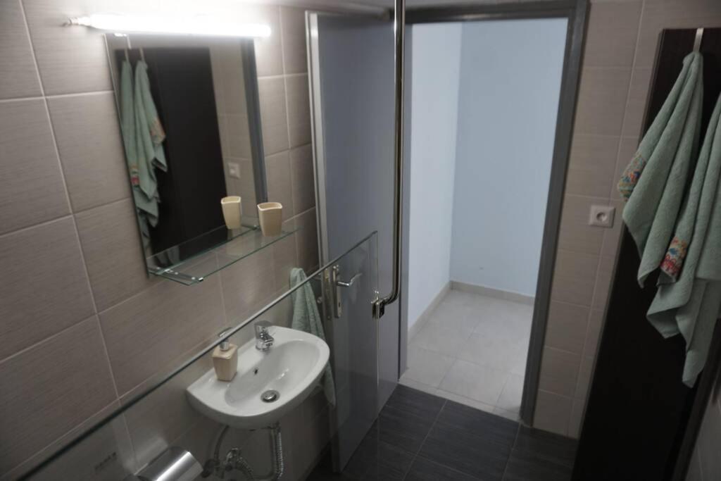 Park view apartment in Paralia Dionisiou Esterno foto